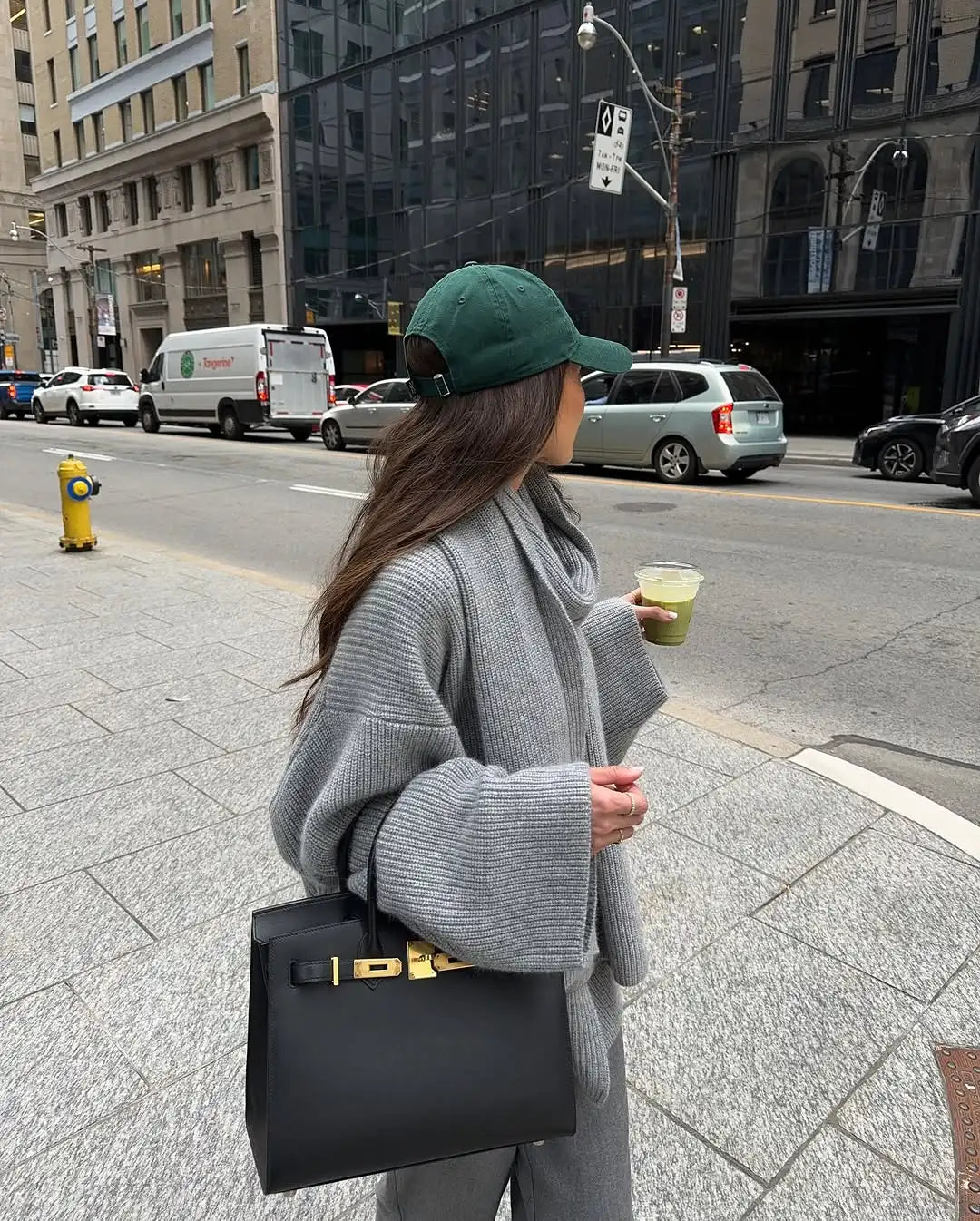 Melangé- Locker Strickpullover mit Schal