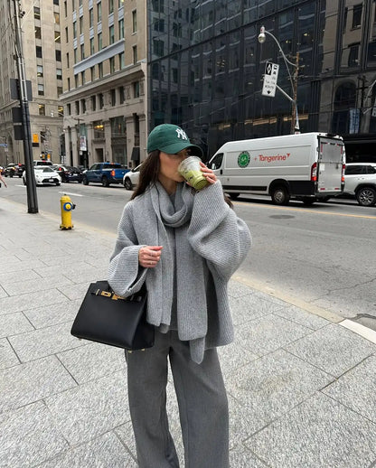 Melangé- Locker Strickpullover mit Schal