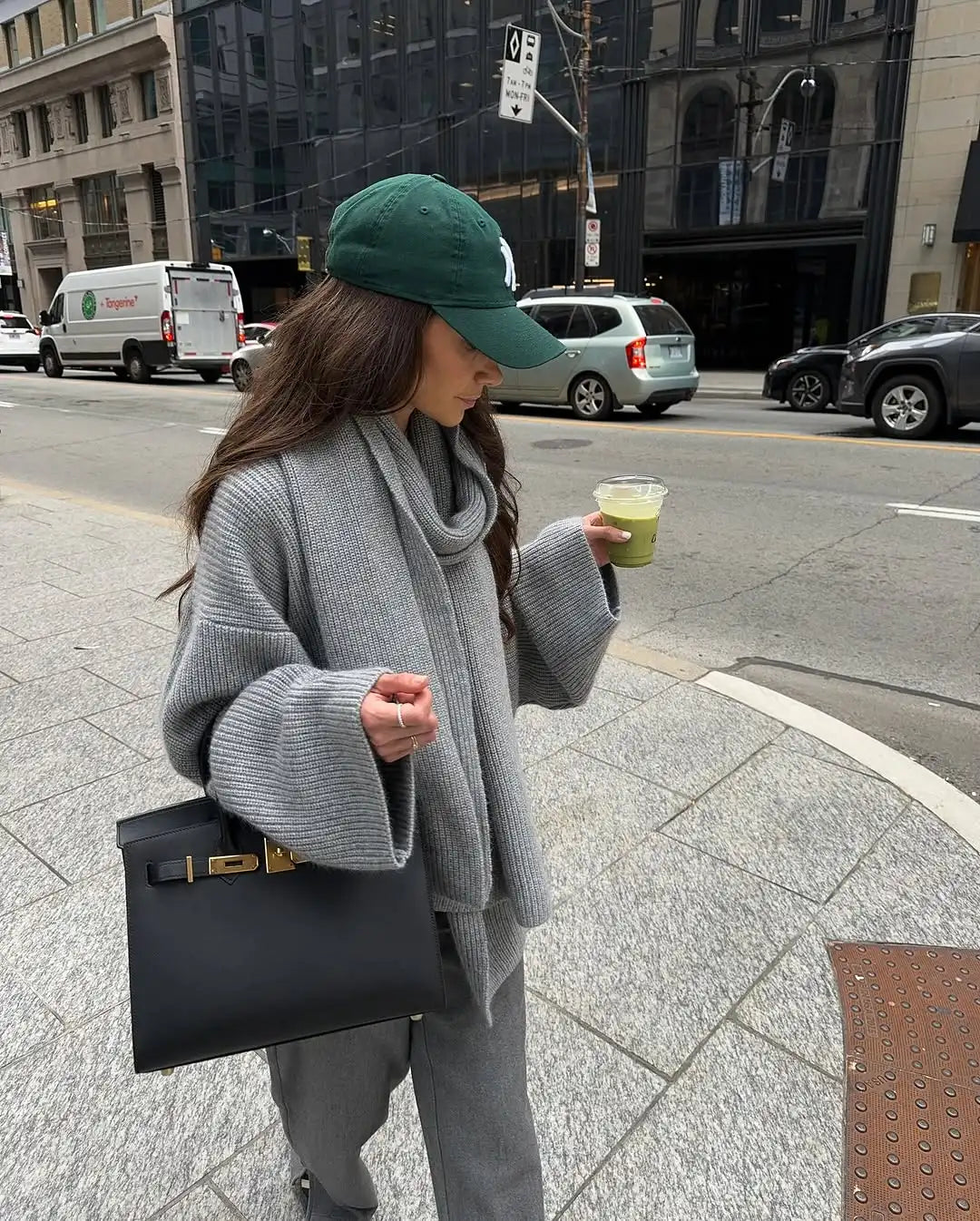 Melangé- Locker Strickpullover mit Schal