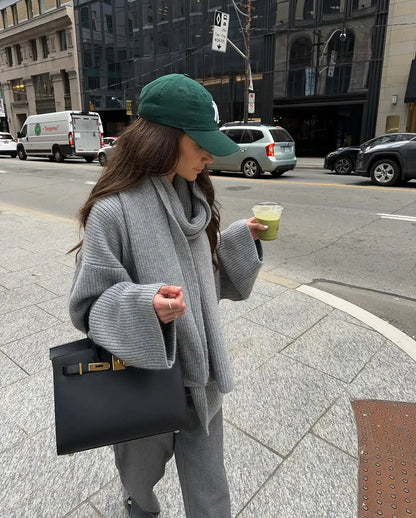 Melangé- Locker Strickpullover mit Schal