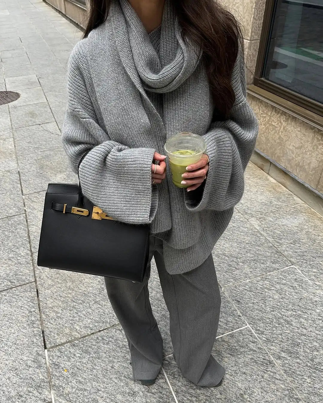 Melangé- Locker Strickpullover mit Schal