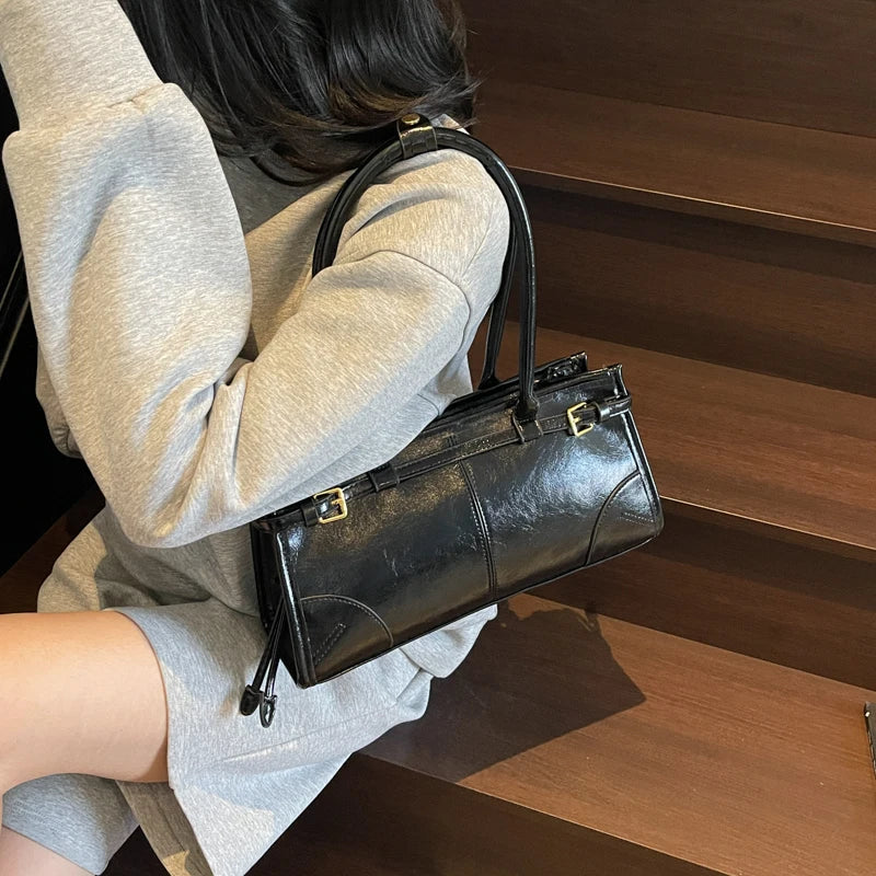 Melangé- Leder Schultertasche mit Gürtel-Detail